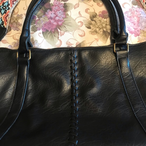 NWOT MID SIZE BLACK BAG WITH GUITAR STRAP ALL NEW - Picture 5 of 17